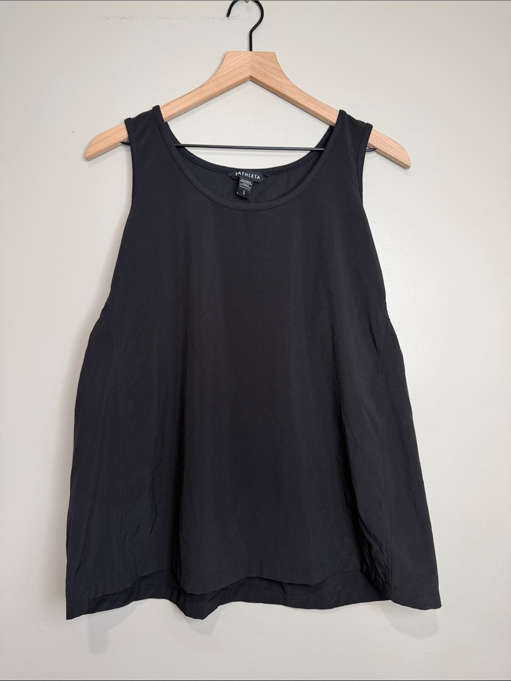 Athleta Black Swing Tank Top with Scoop Neck Large Black